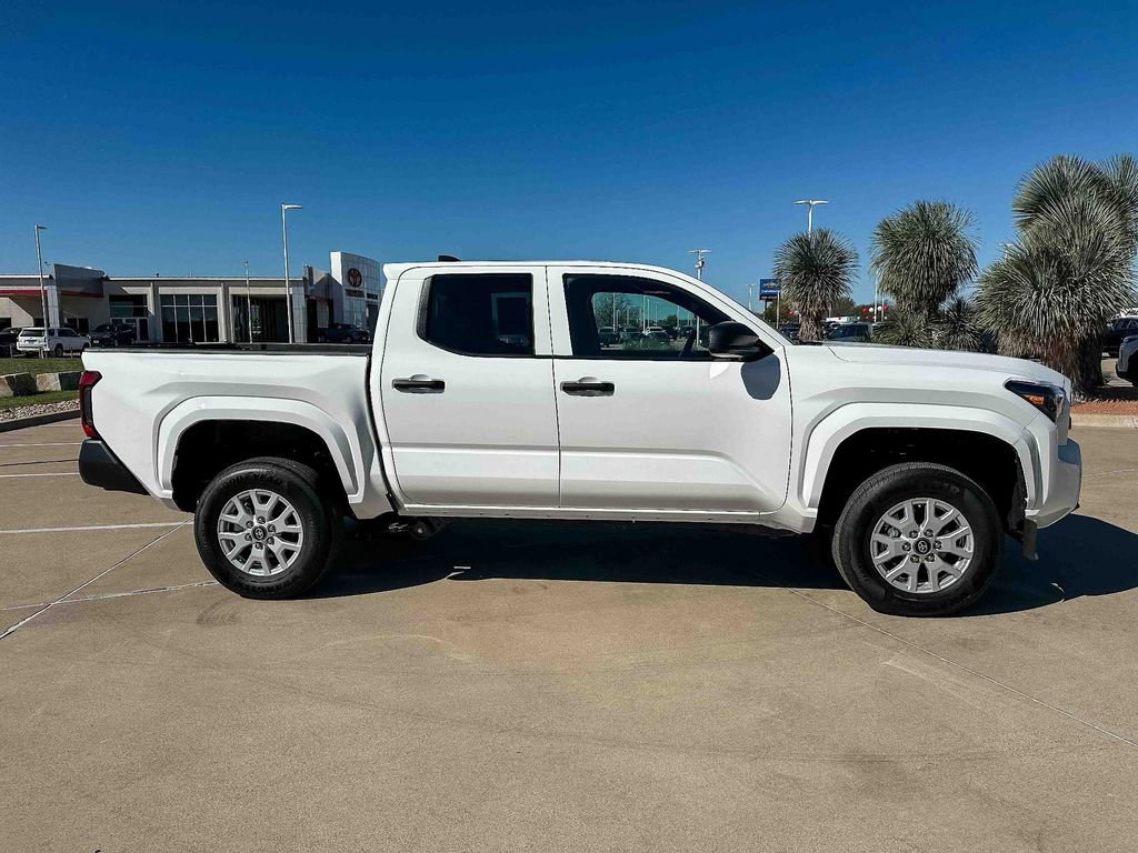 Used 2026 Toyota Tacoma SR image 2