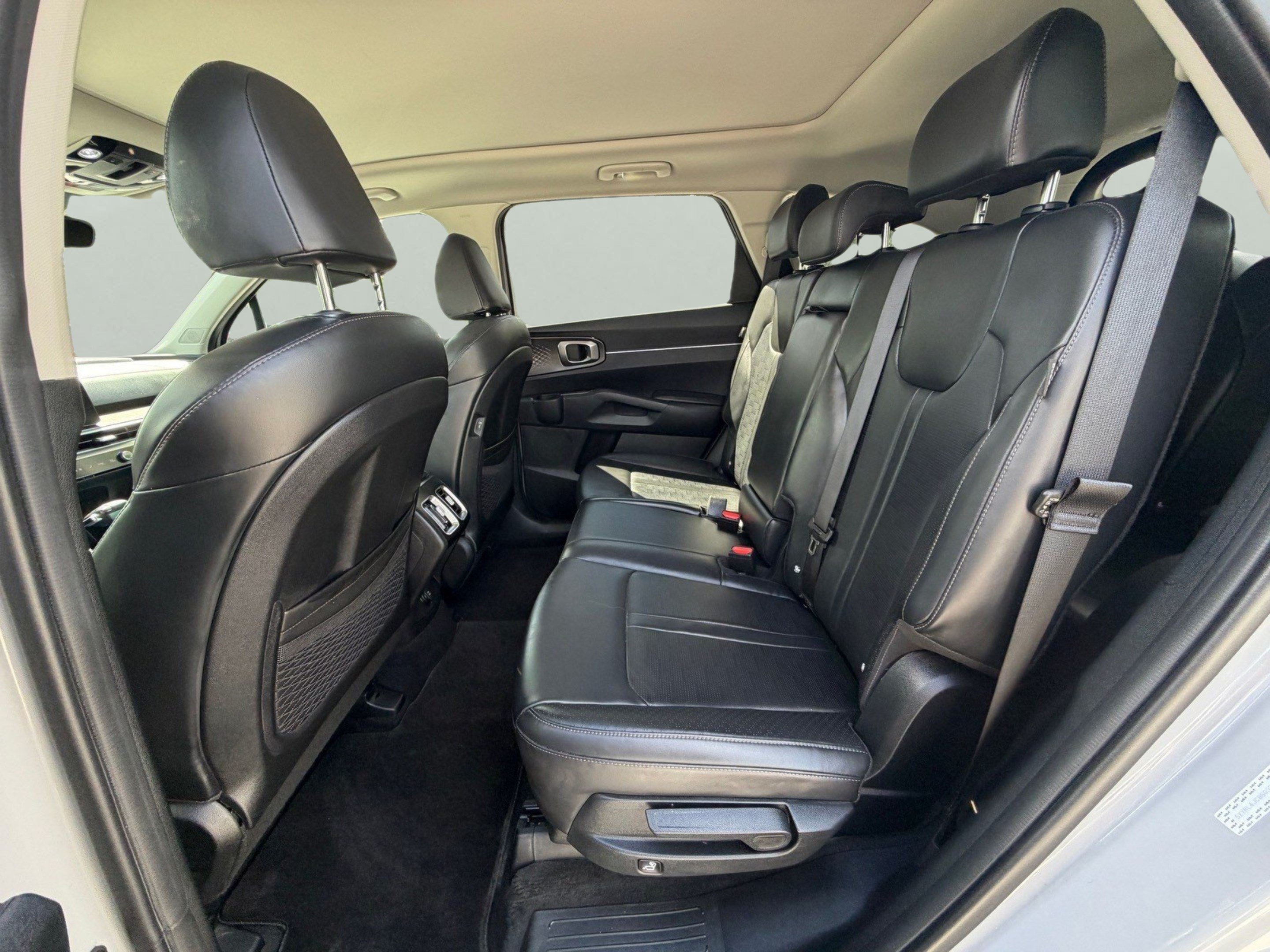Certified 2025 Kia Sorento S w/ Panoramic Sunroof Package FWD image 15
