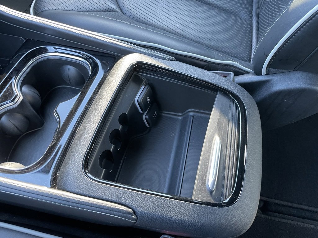 Used 2025 Chrysler Pacifica Limited image 50