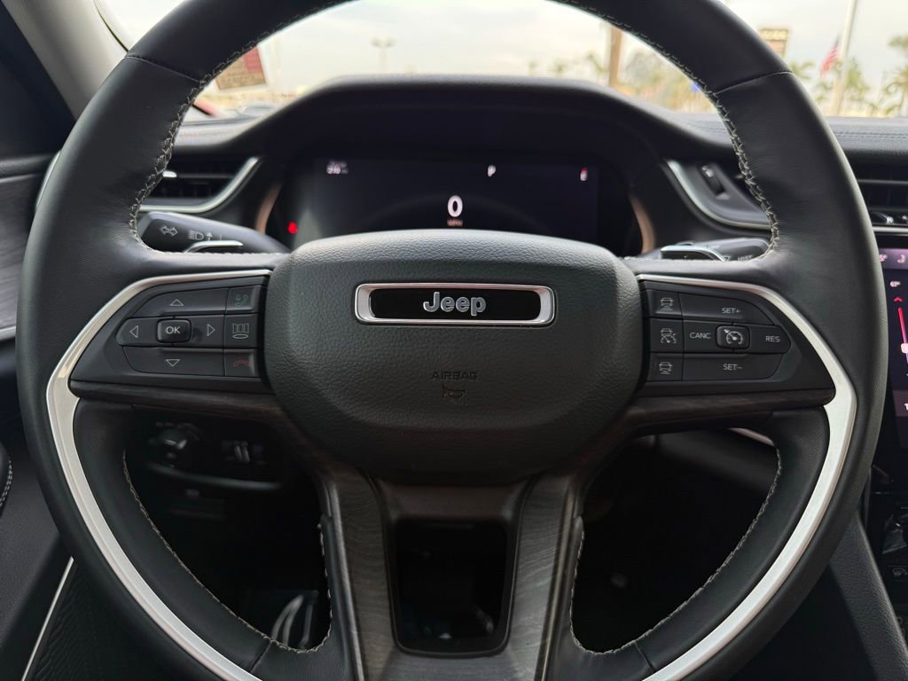 Used 2022 Jeep Grand Cherokee L Limited w/ Black Appearance Package image 23