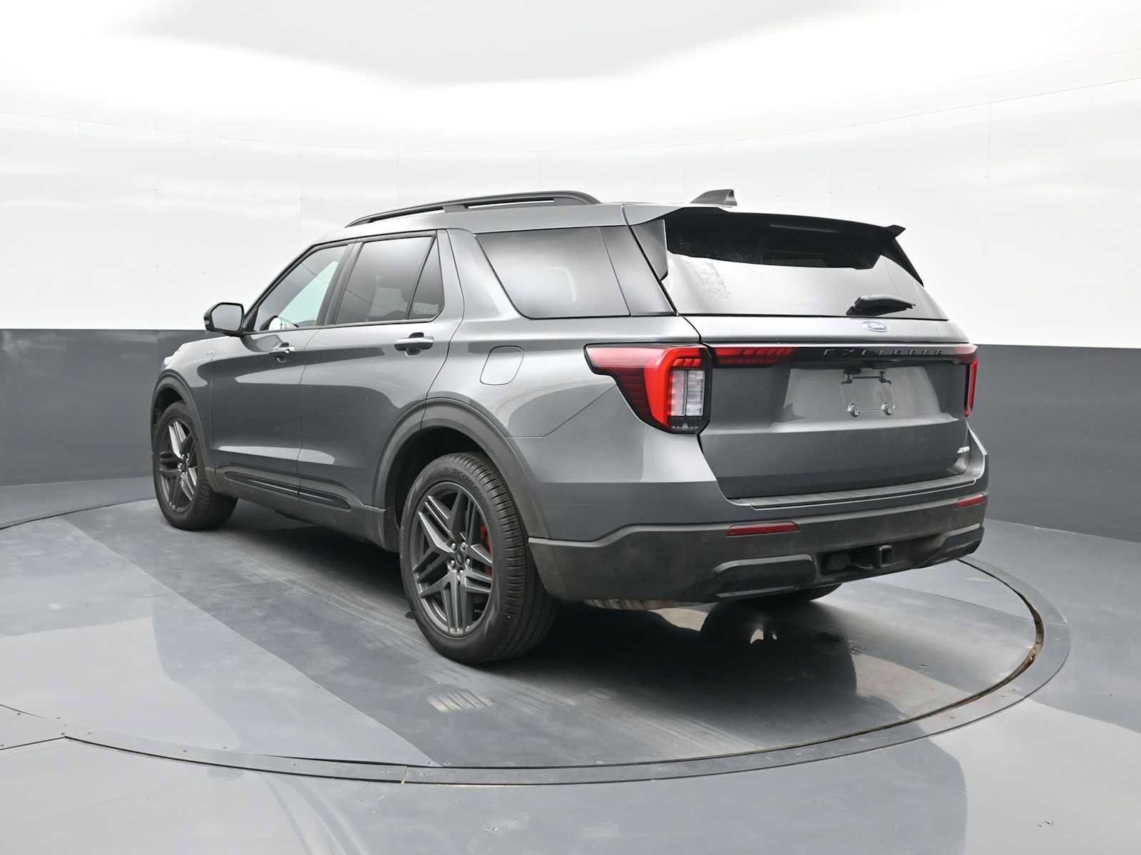 Used 2025 Ford Explorer ST-Line w/ ST-Line Street Pack image 6