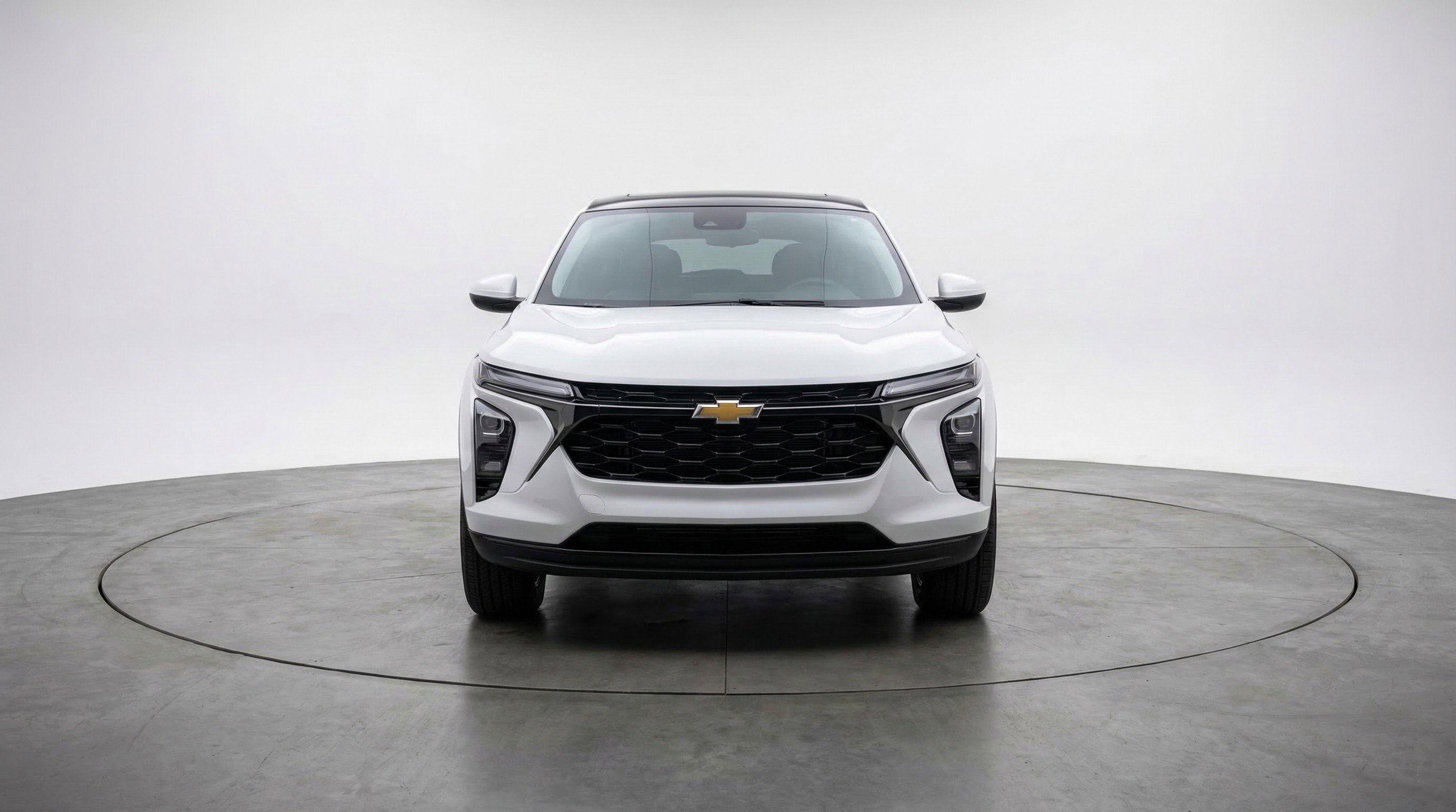 Used 2025 Chevrolet Blazer LT FWD image 2
