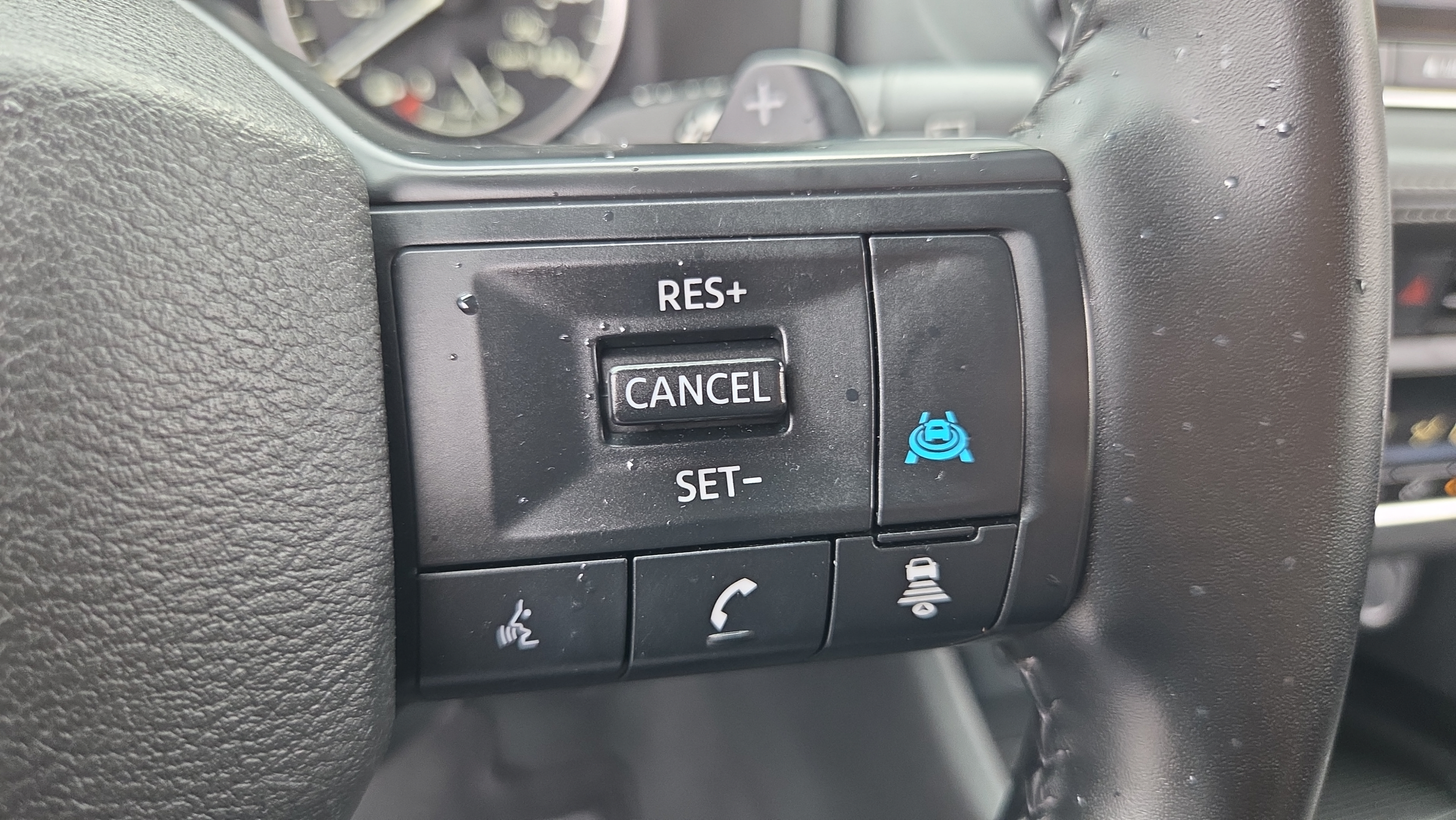 Used 2025 Nissan Rogue SV FWD image 27