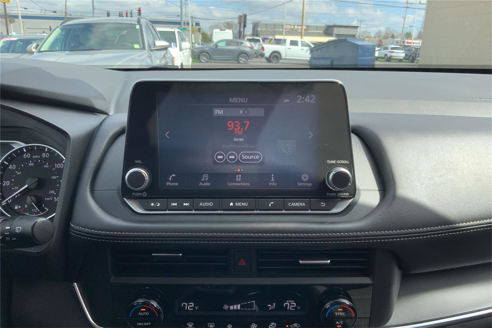 Used 2025 Nissan Rogue SV AWD/4WD image 13