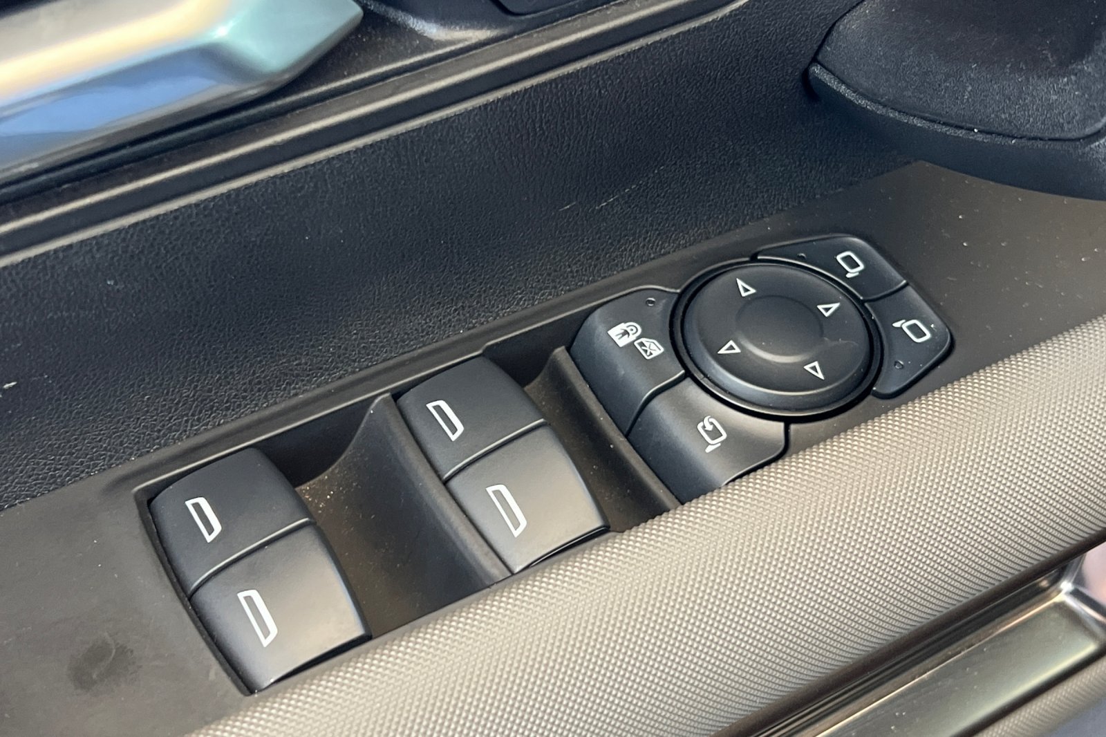 Used 2025 GMC Hummer EV 2X AWD/4WD image 16