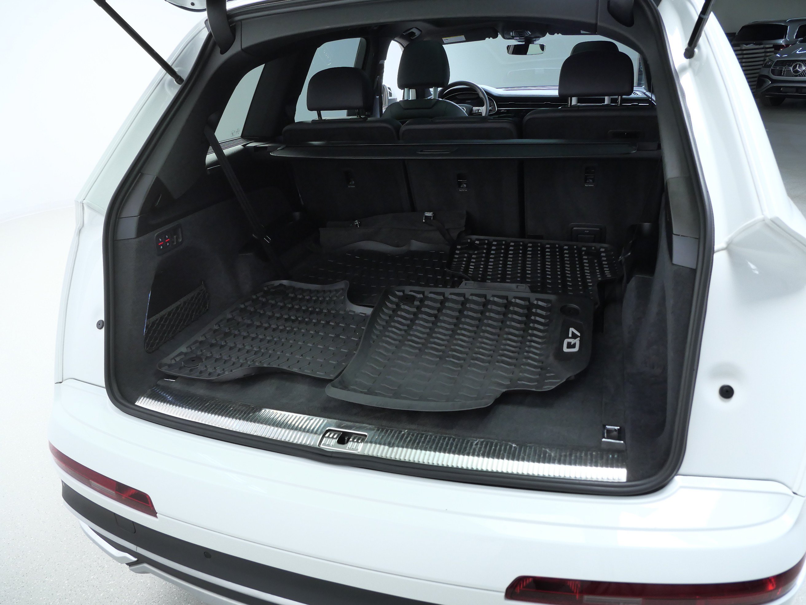 Used 2023 Audi Q7 2.0T Premium Plus w/ Premium Plus Package AWD/4WD image 7