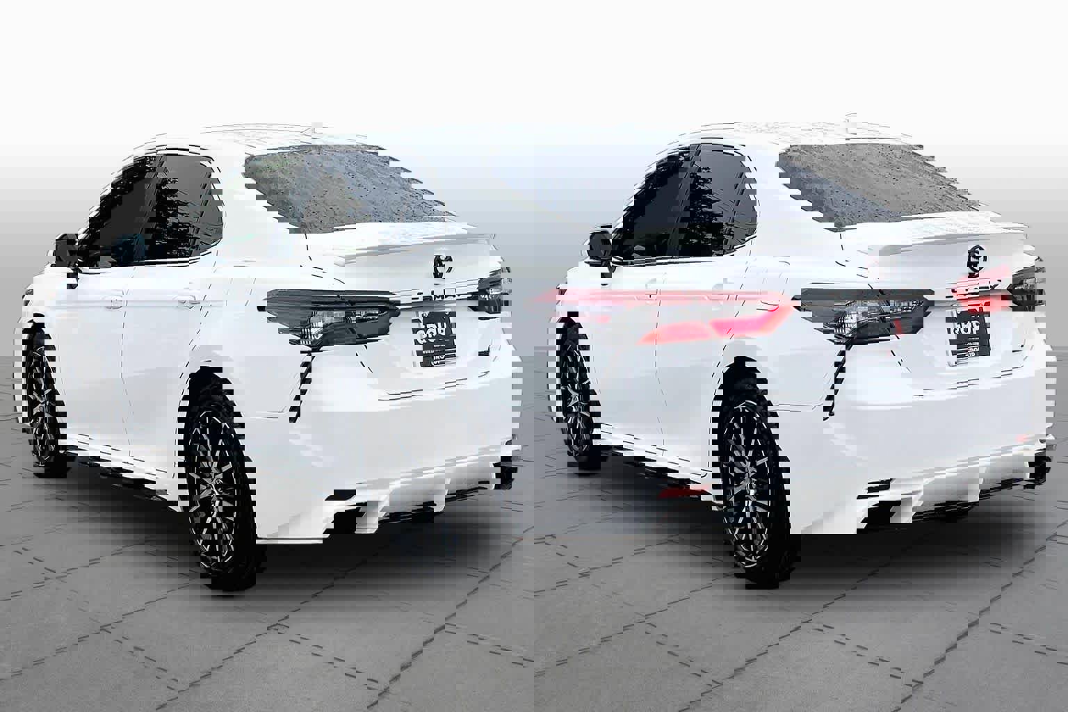 Used 2021 Toyota Camry SE image 12