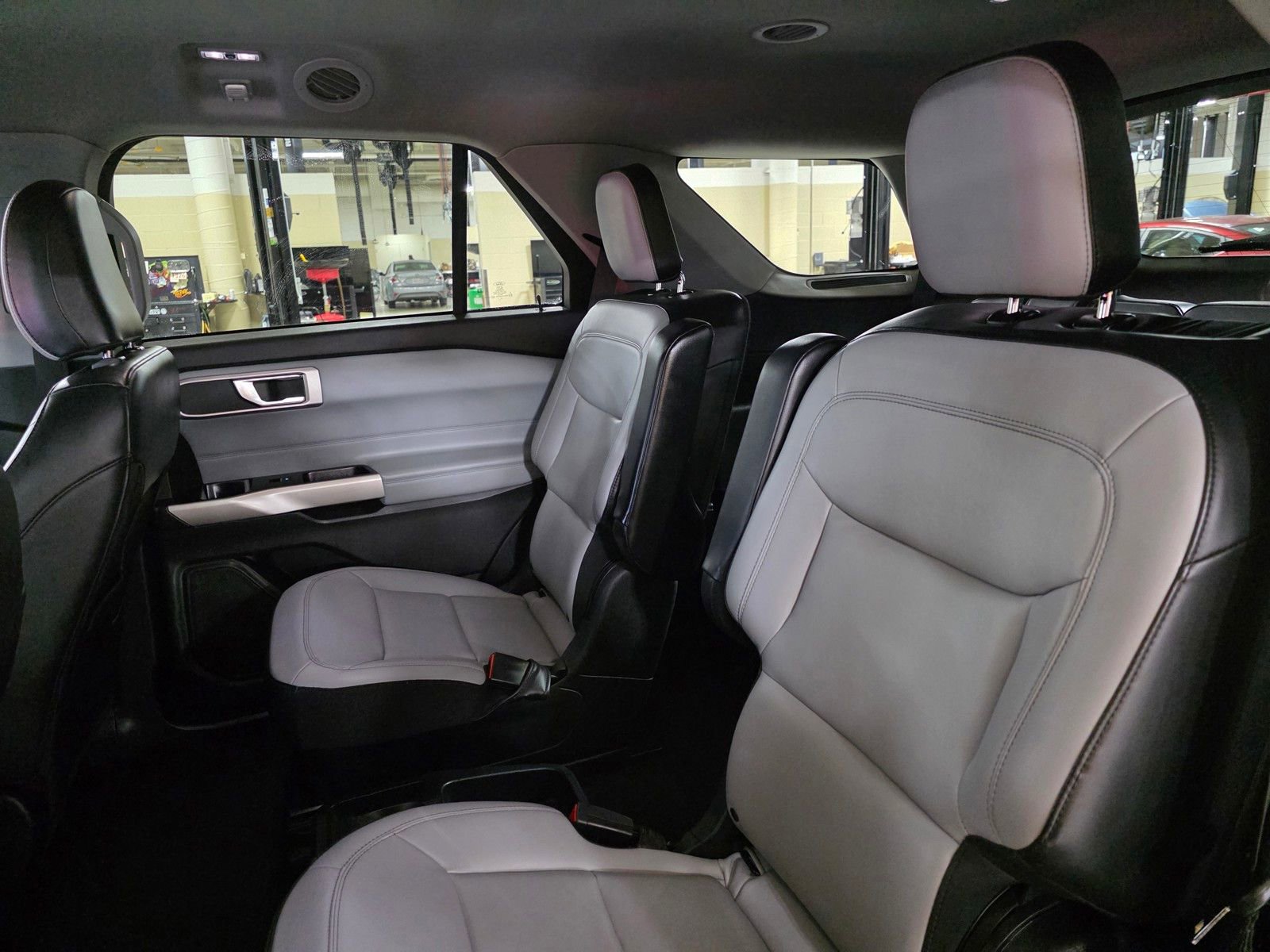 Used 2021 Ford Explorer XLT w/ Equipment Group 202A image 15