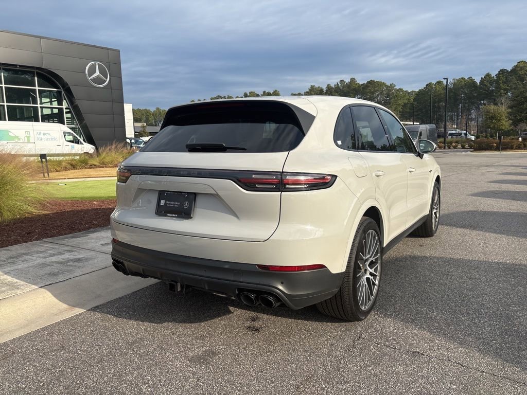 Used 2022 Porsche Cayenne Platinum Edition AWD/4WD image 3