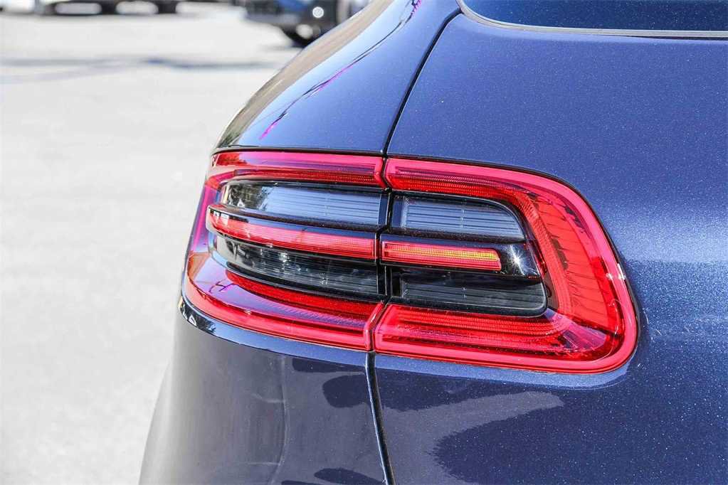 Used 2018 Porsche Macan image 11