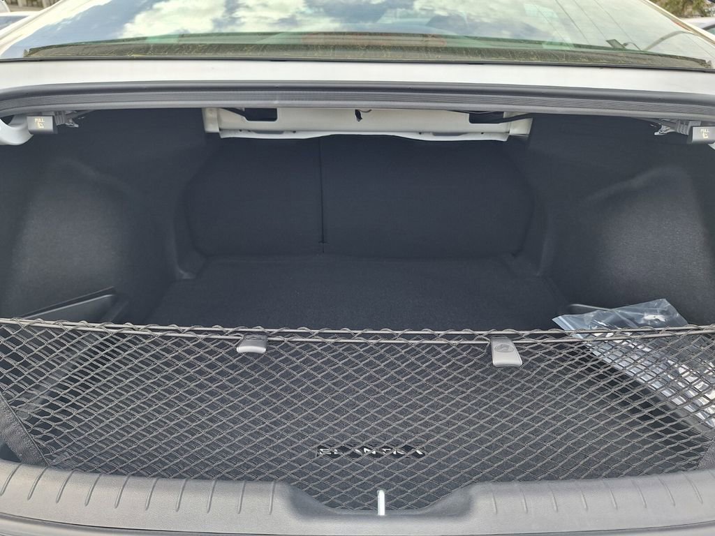 Used 2025 Hyundai Elantra SEL image 27