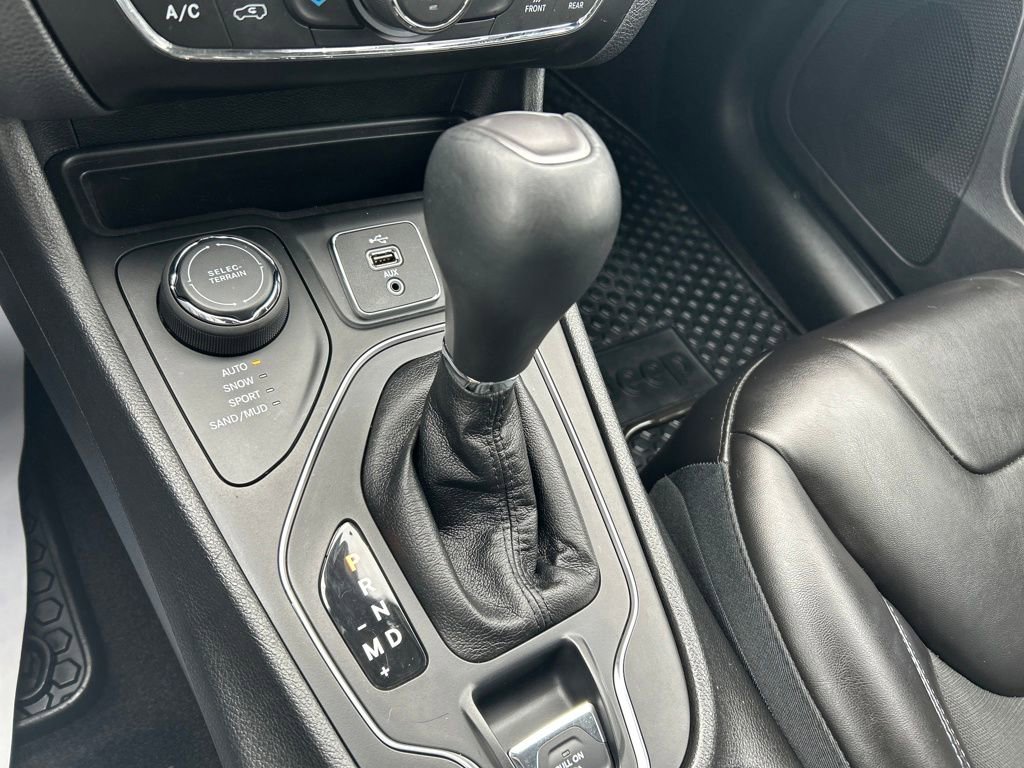 Used 2019 Jeep Cherokee Latitude Plus w/ Comfort/Convenience Group image 33