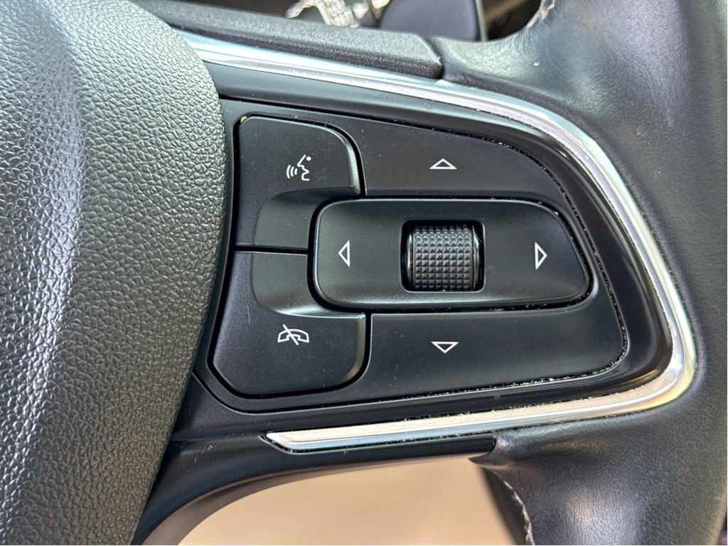 Used 2022 Buick Envision Essence w/ Technology Package I image 16