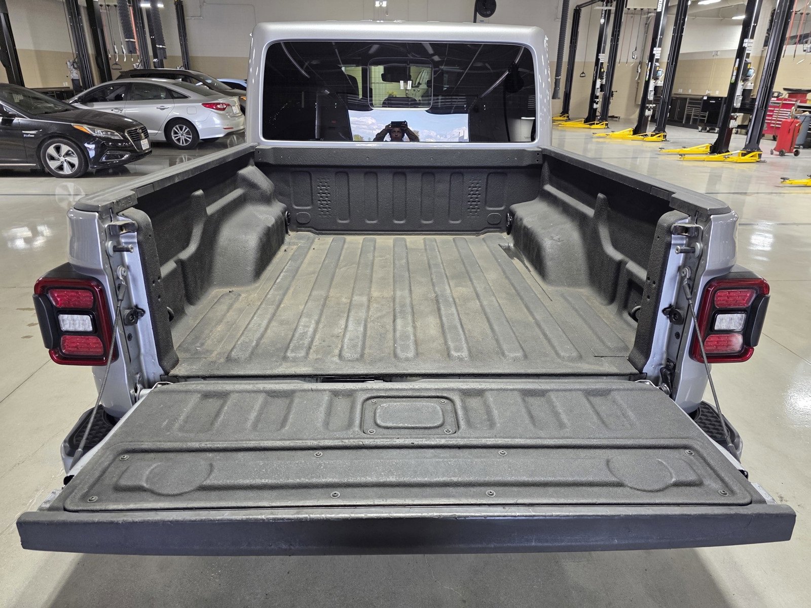 Used 2021 Jeep Gladiator Overland image 12