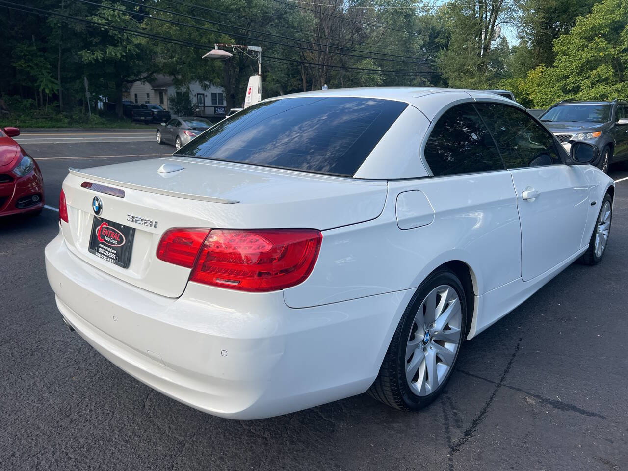 Used 2011 BMW 328i Convertible image 4