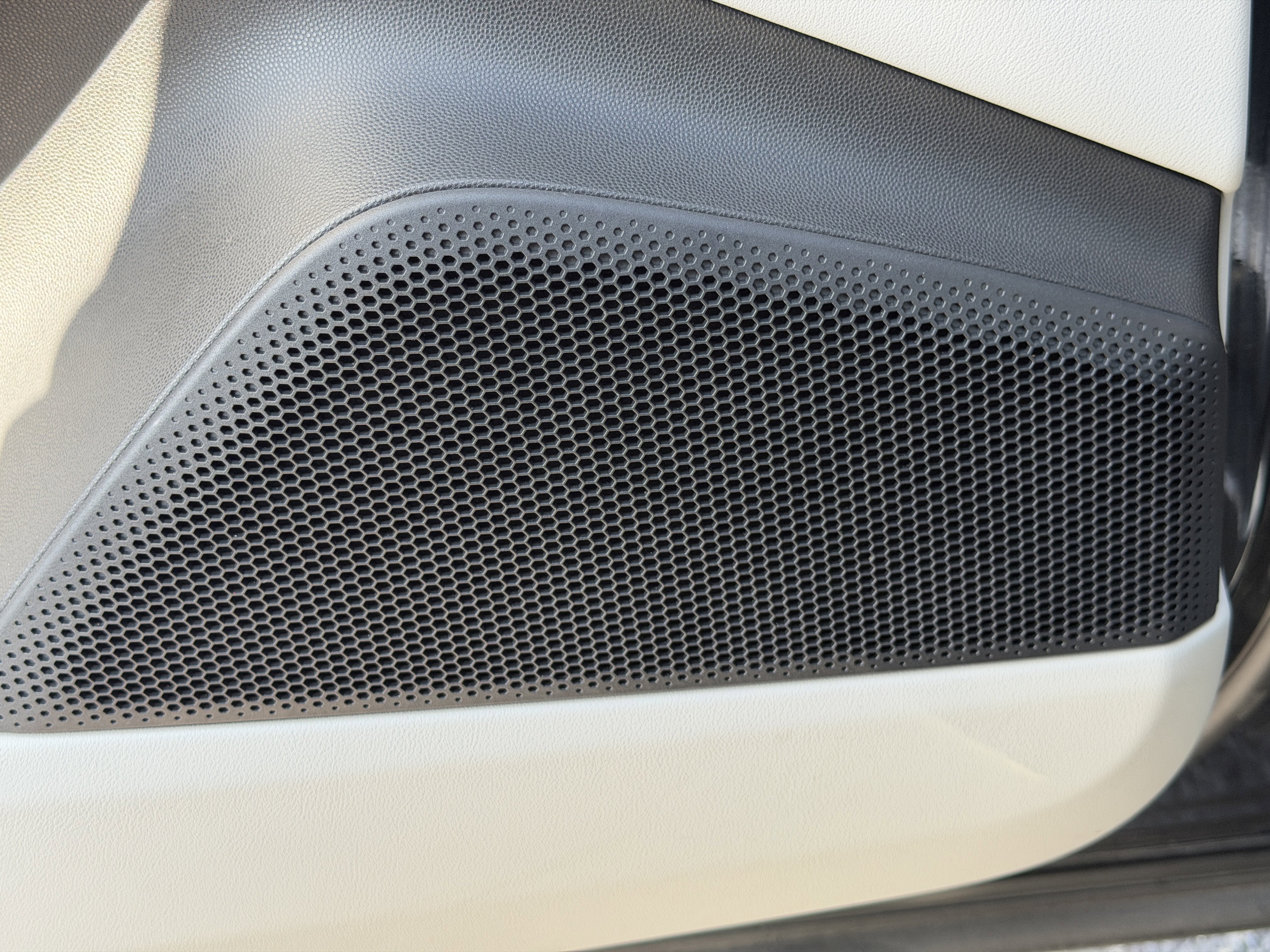 Certified 2024 Porsche Macan 4 Electric image 26