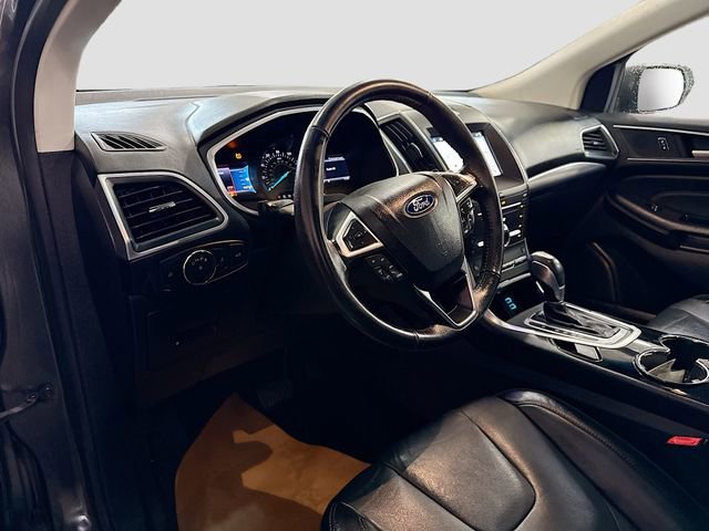 Used 2017 Ford Edge Titanium w/ Technology Package FWD image 10