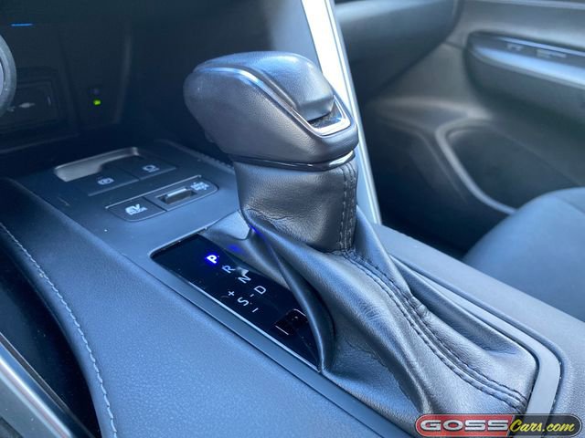 Used 2022 Toyota Venza LE image 12