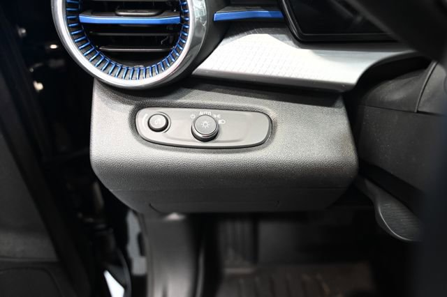 Used 2025 Chevrolet Trax LT w/ Driver Confidence Package FWD image 23