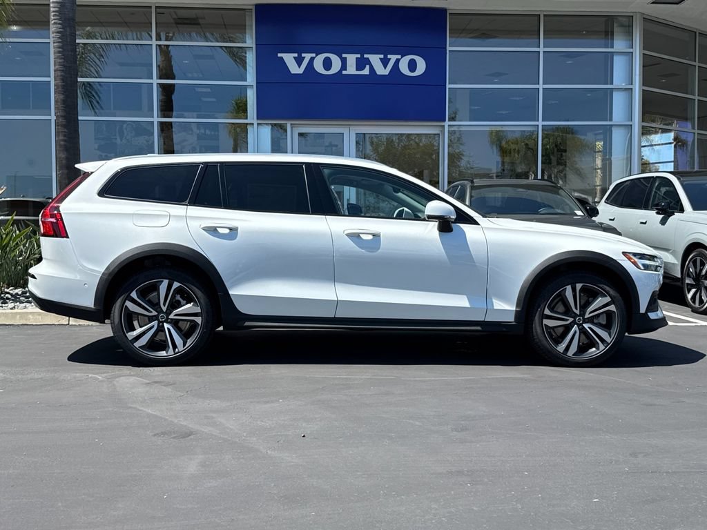 New 2026 Volvo V60 B5 Cross Country Plus w/ Protection Package Premier AWD/4WD image 6