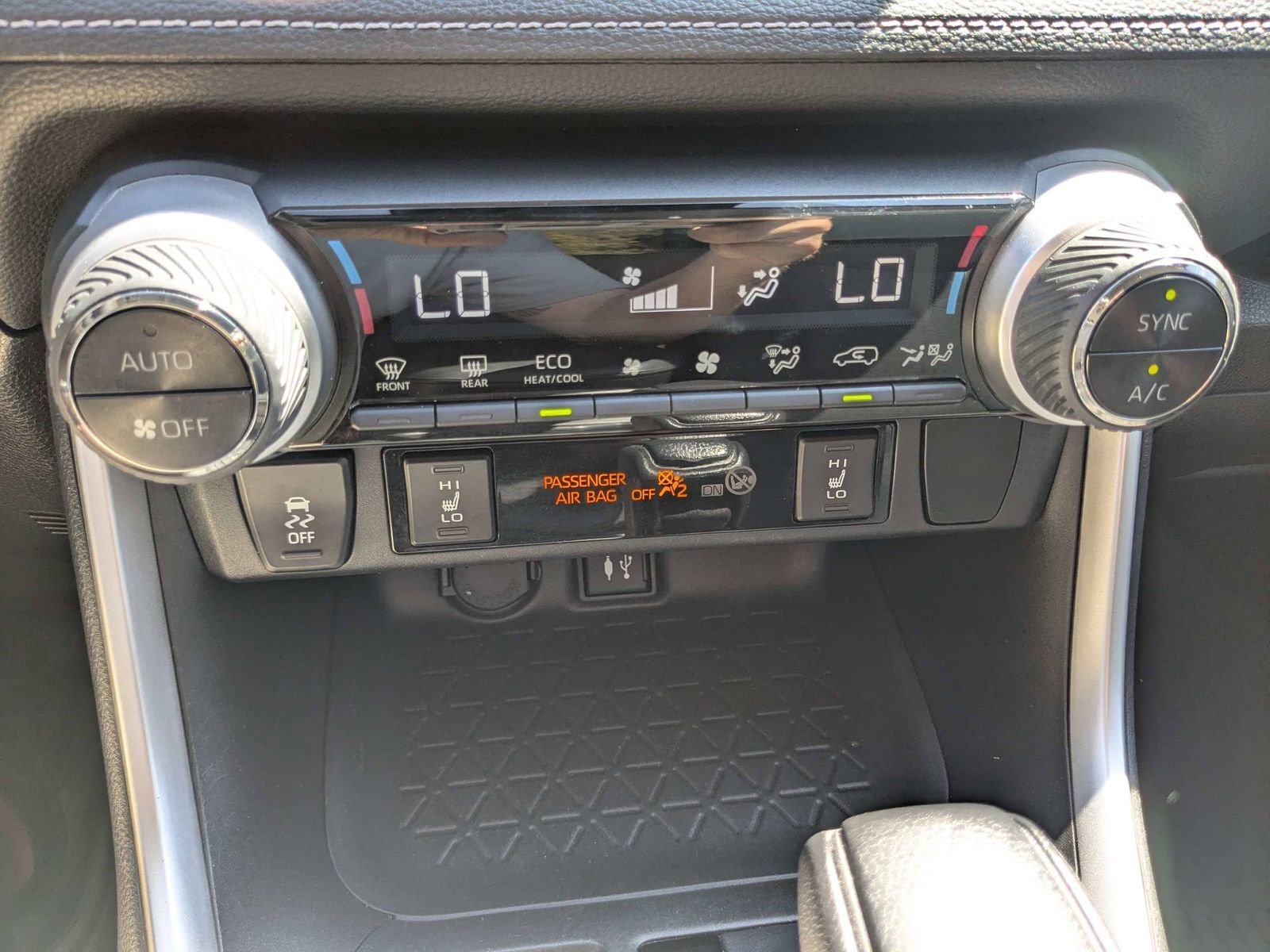 Used 2019 Toyota RAV4 XLE w/ Convenience Package image 22