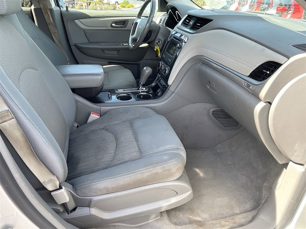 Used 2017 Chevrolet Traverse LT image 32