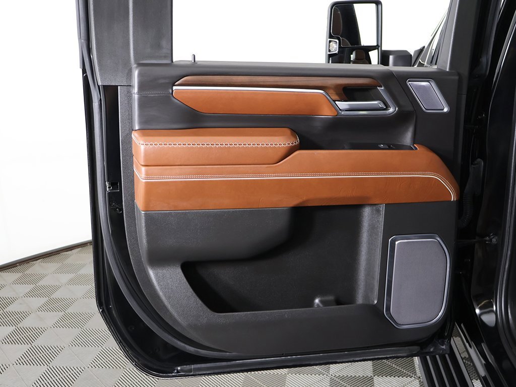 Used 2024 GMC Sierra 3500 Denali Ultimate image 30