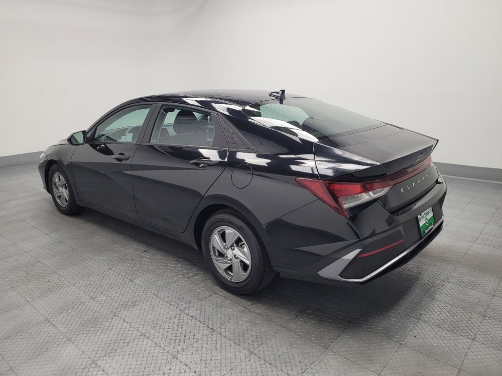 Used 2024 Hyundai Elantra SE FWD image 3