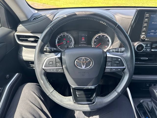 Used 2021 Toyota Highlander LE FWD image 21