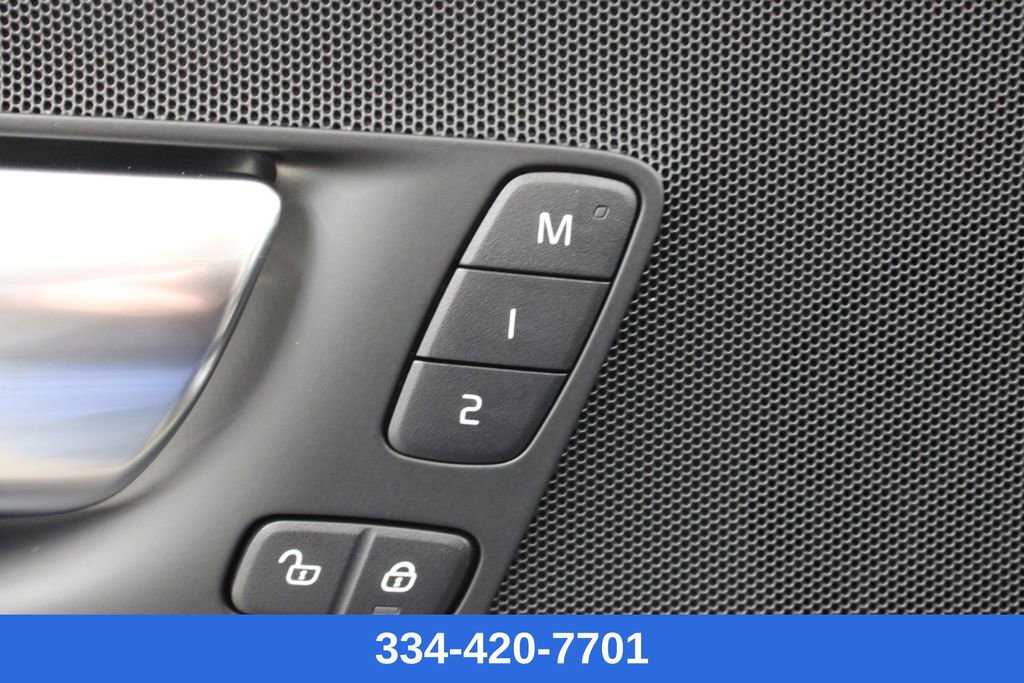 New 2026 Volvo XC60 B5 Plus w/ Climate Package image 18