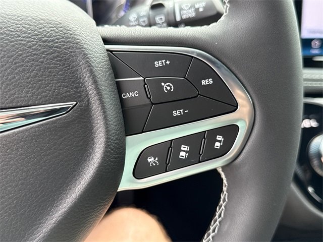 New 2025 Chrysler Pacifica Select image 18
