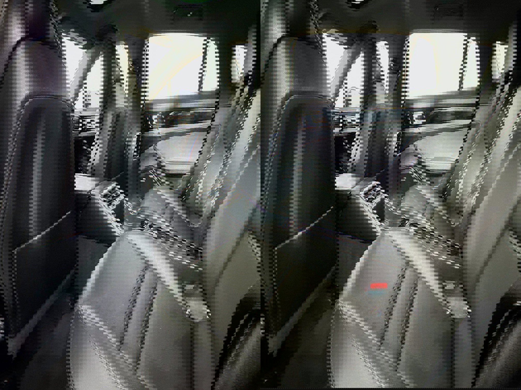 Used 2018 Porsche Panamera 4 image 24