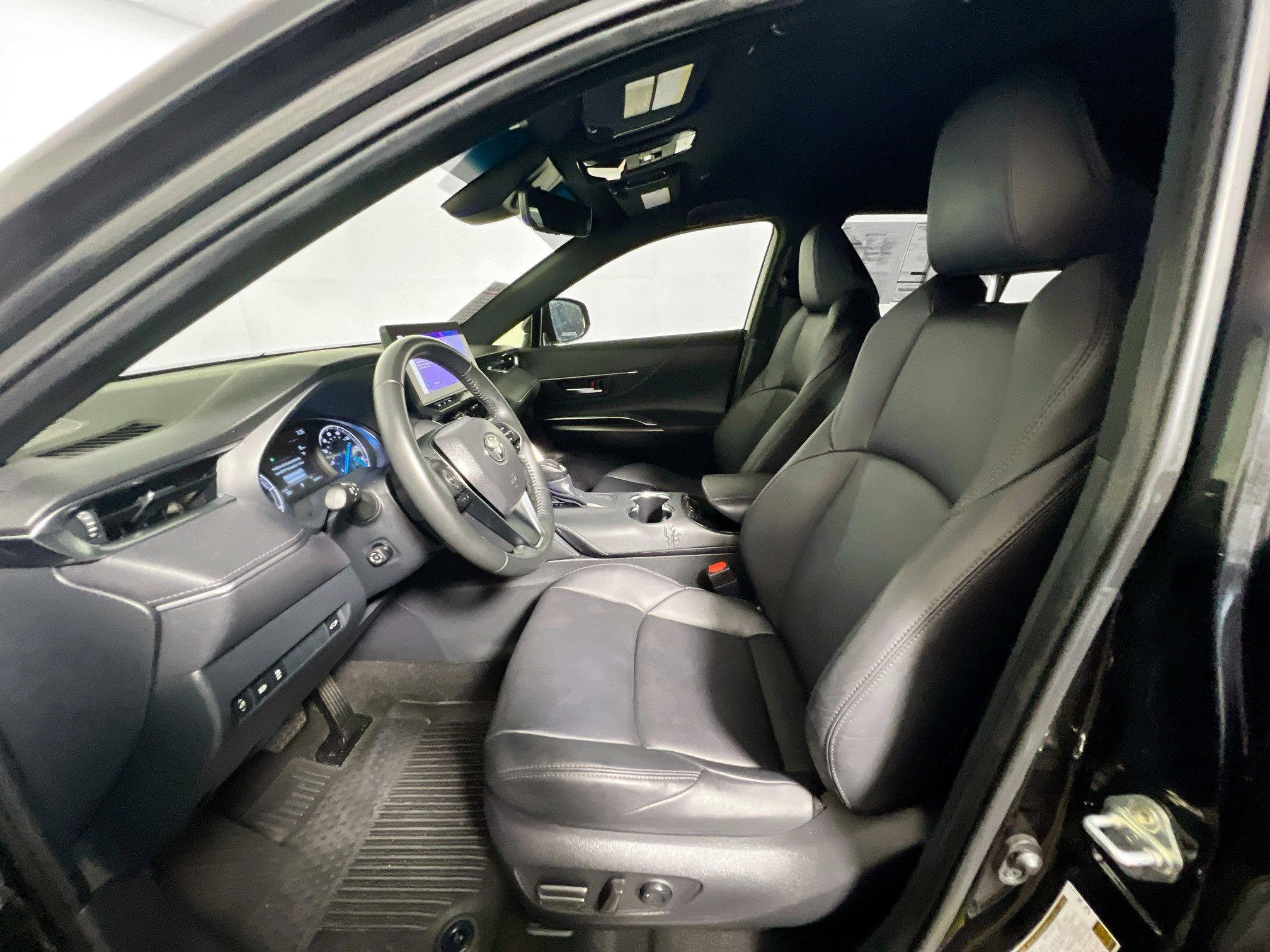 Used 2024 Toyota Venza Nightshade AWD/4WD image 14