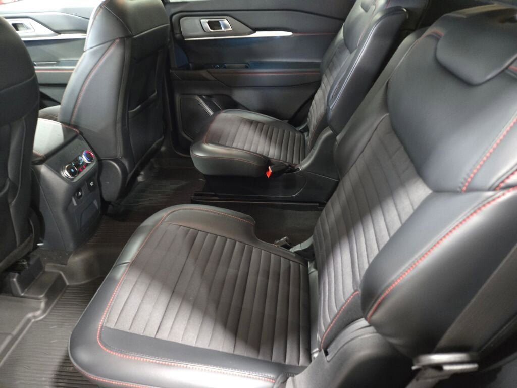 Used 2025 Ford Explorer ST-Line w/ Premium Package image 25