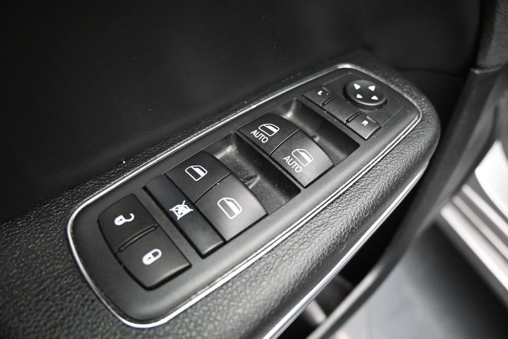 Used 2017 Chrysler 300 S RWD image 11