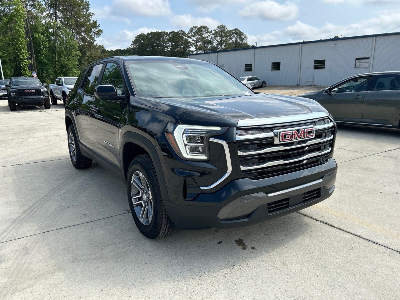 New 2026 GMC Terrain Elevation FWD image 2