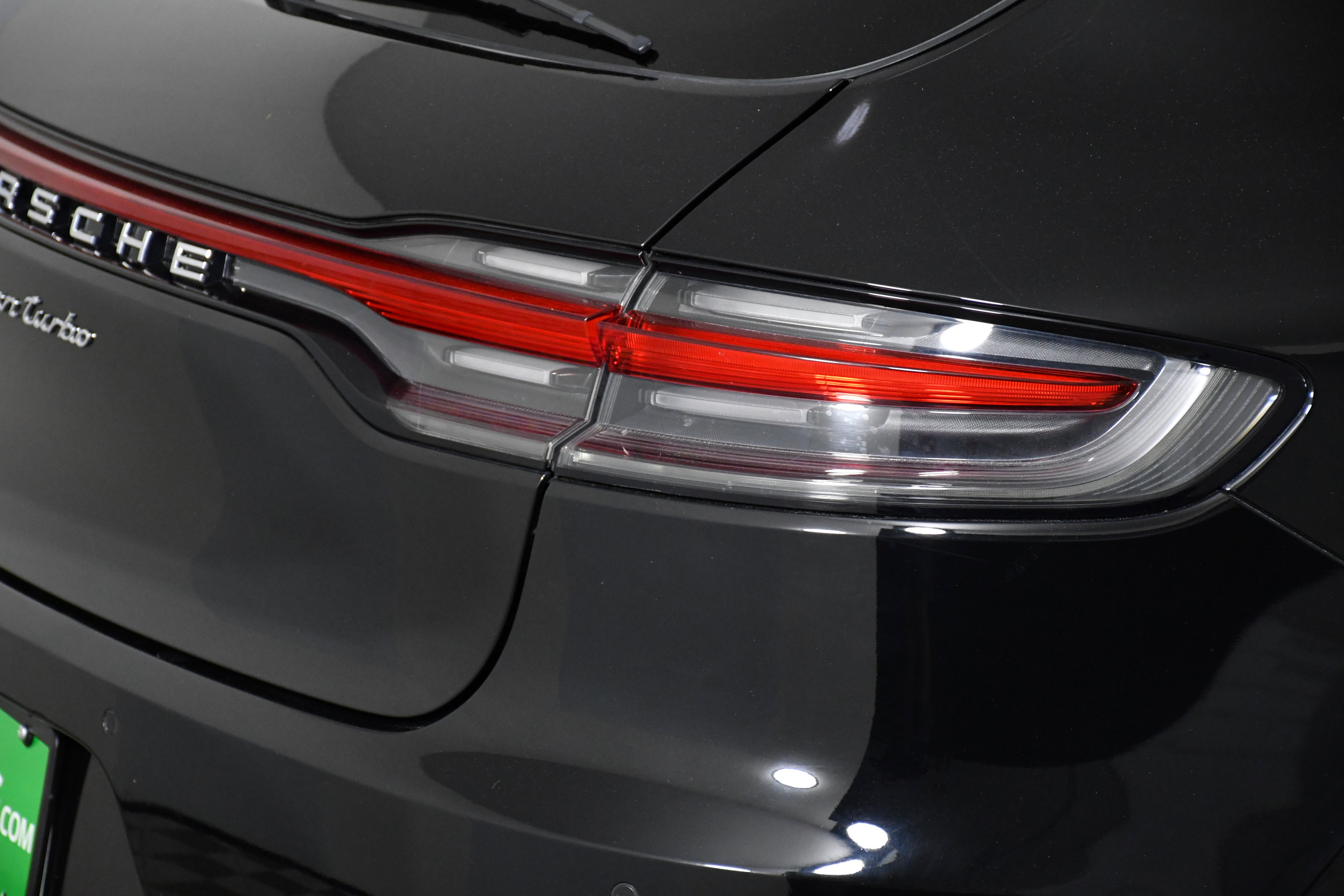 Used 2020 Porsche Macan Turbo image 31