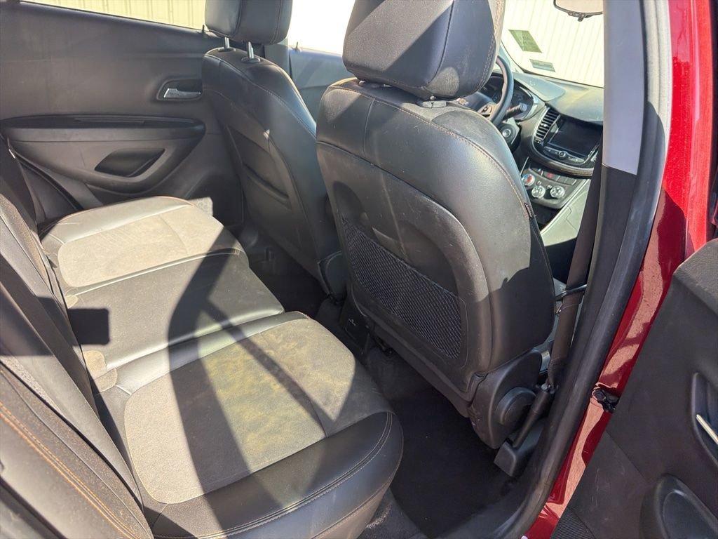 Used 2021 Chevrolet Trax LT AWD/4WD image 16