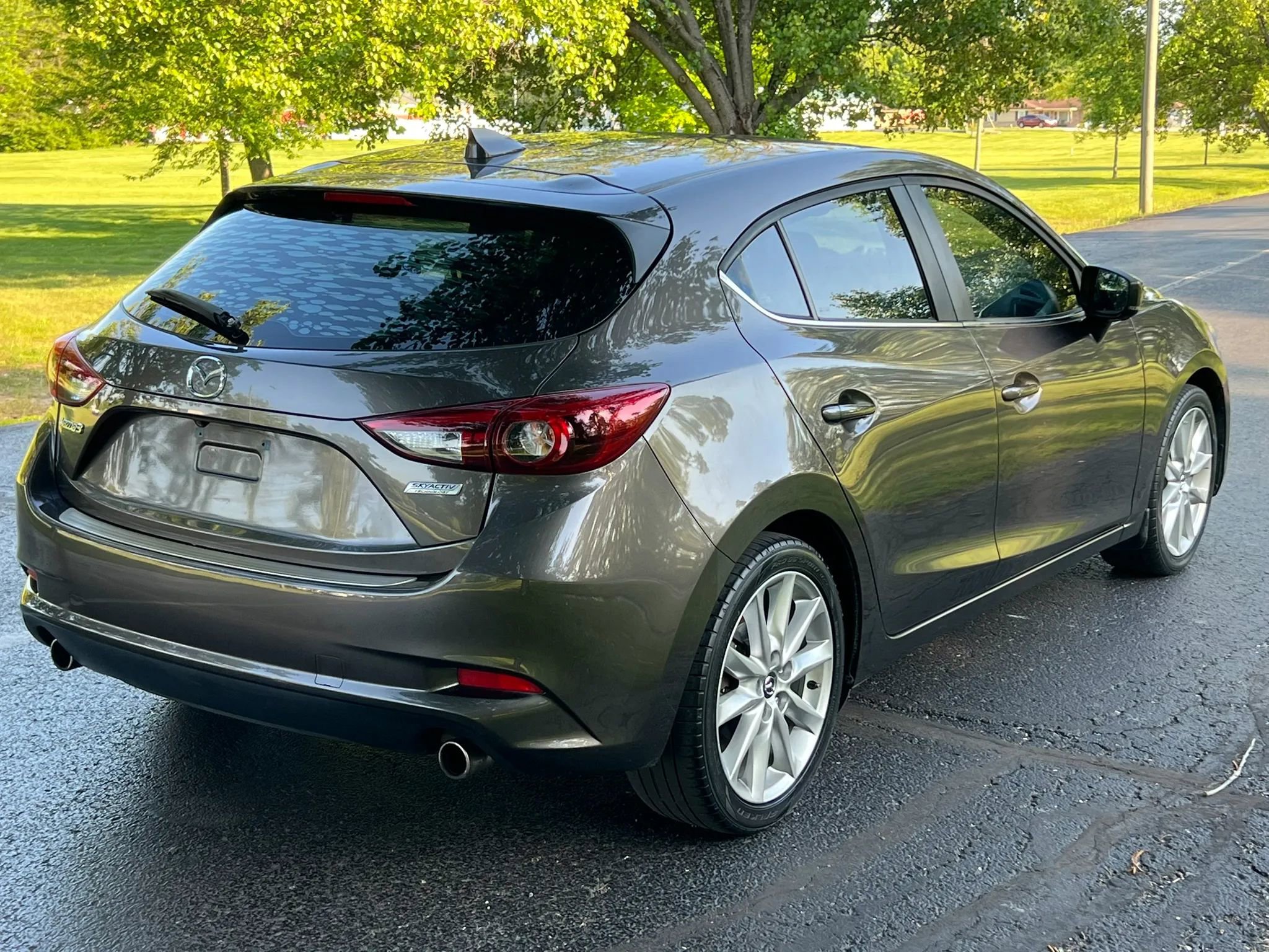 Used 2017 MAZDA MAZDA3 Grand Touring w/ Premium Equipment Package FWD image 5