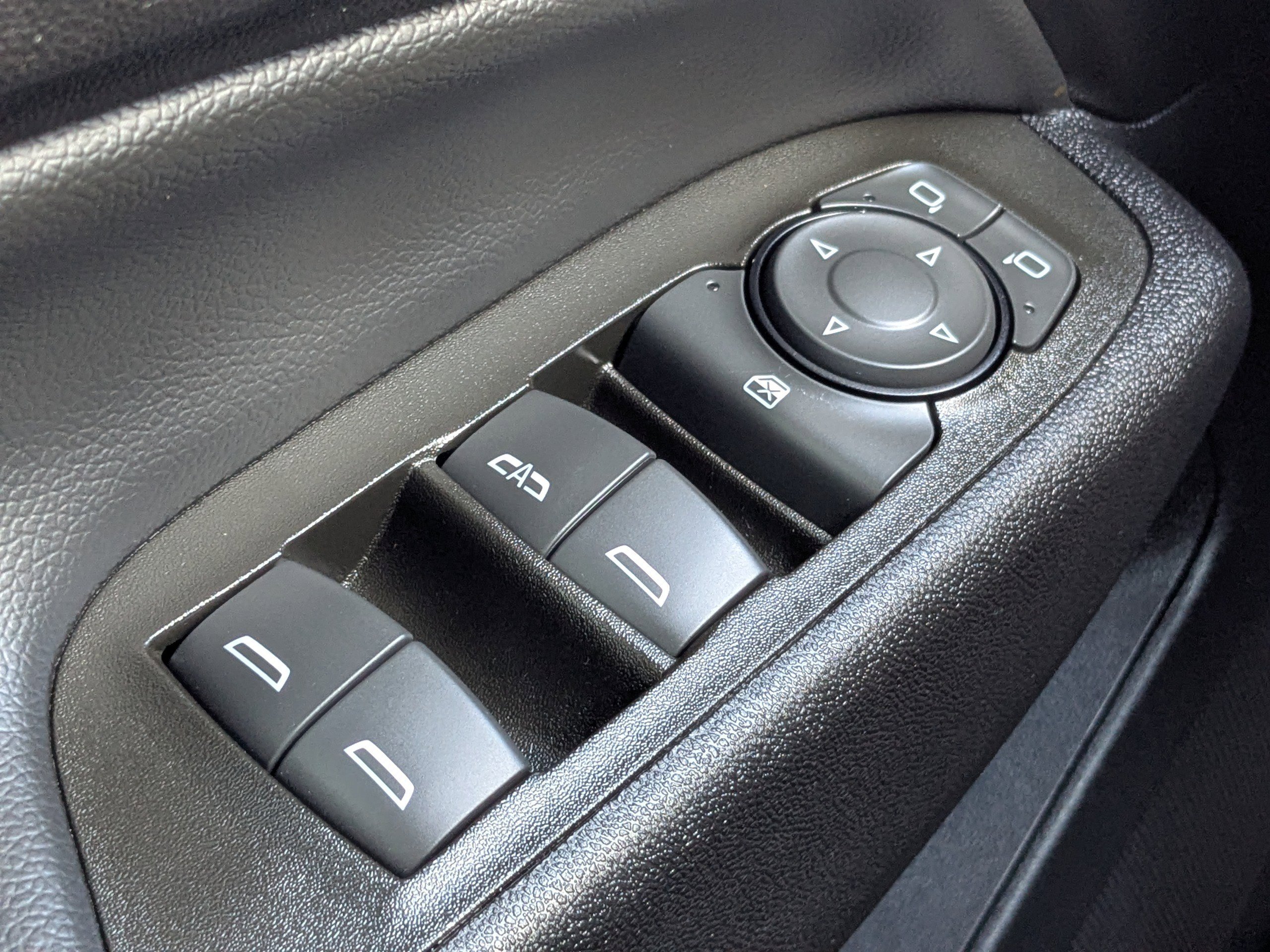 Used 2023 Chevrolet Equinox LT image 25