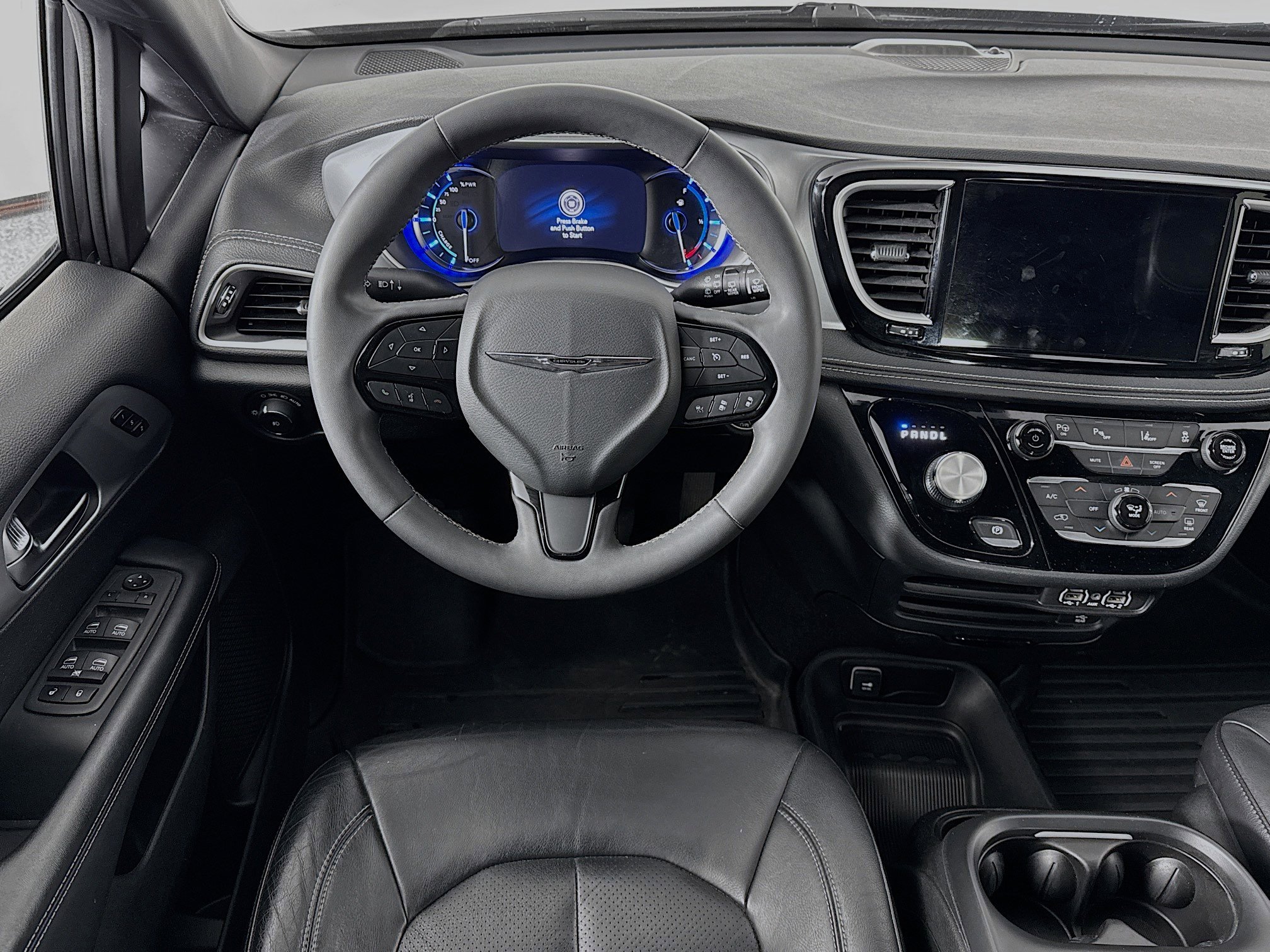 Used 2022 Chrysler Pacifica Touring-L w/ Uconnect Theater Family Group image 22