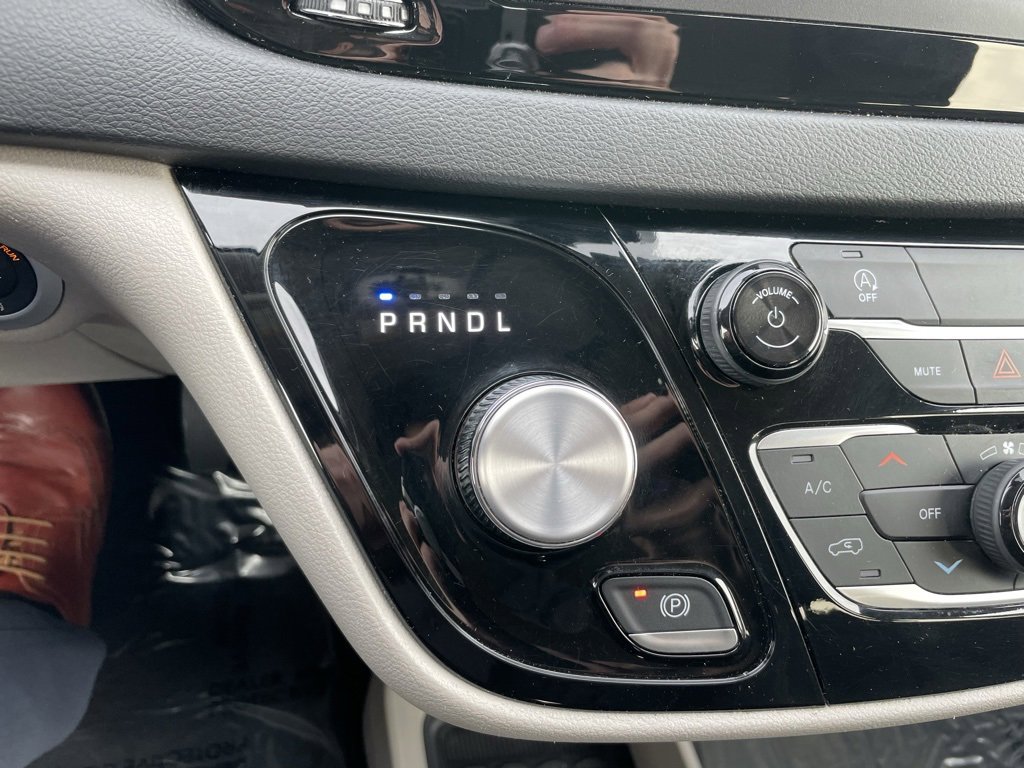 Used 2024 Chrysler Voyager LX image 13