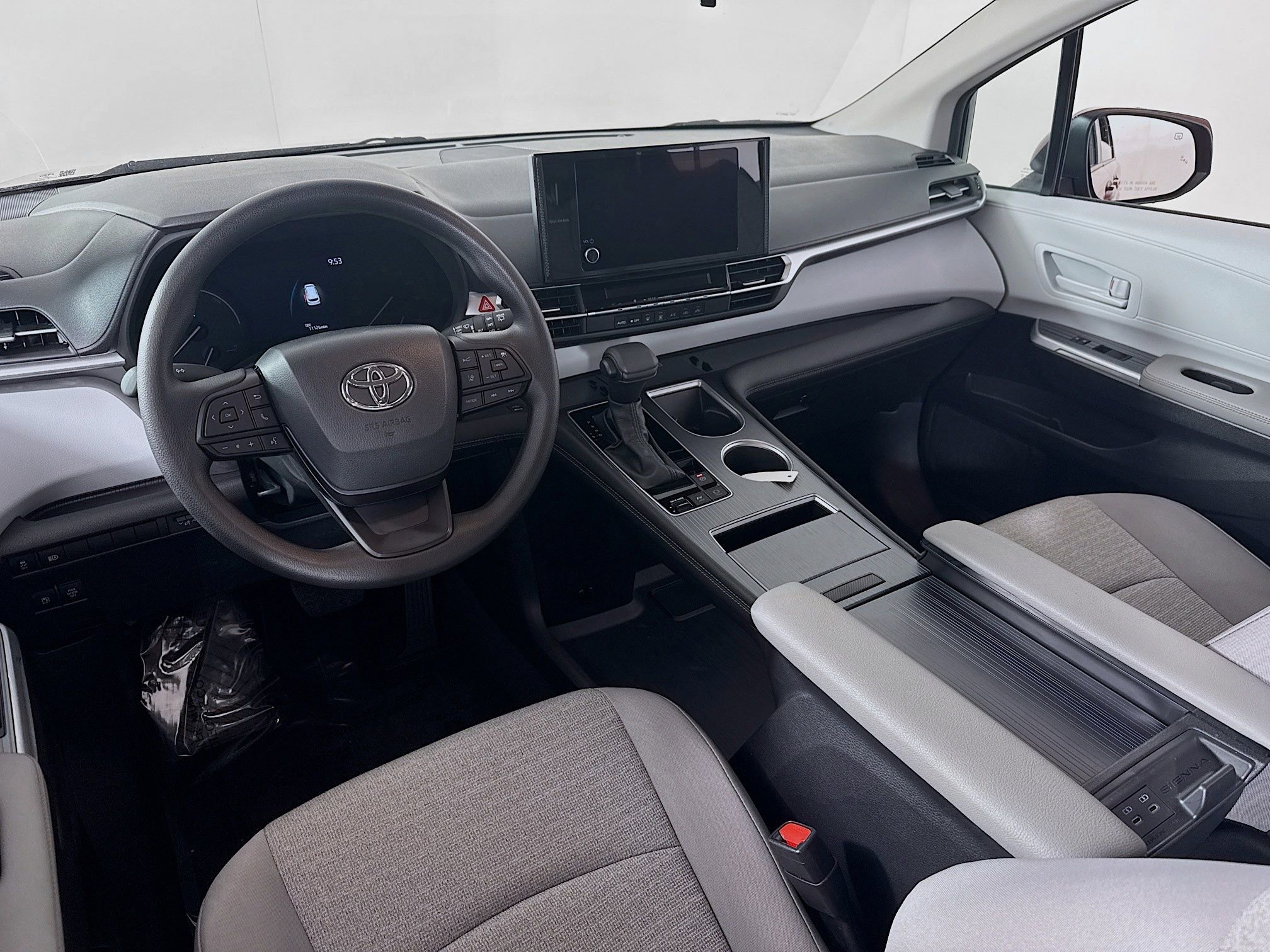 Certified 2025 Toyota Sienna LE AWD/4WD image 18