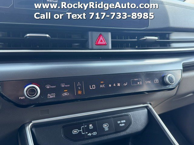 Used 2025 Kia Carnival FWD image 16