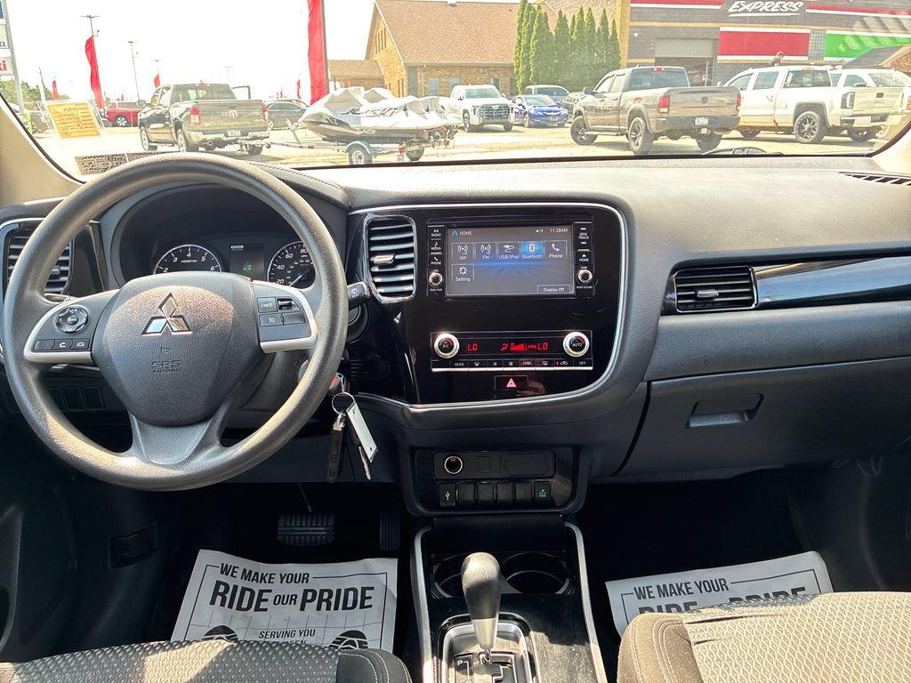 Used 2020 Mitsubishi Outlander ES AWD/4WD image 18