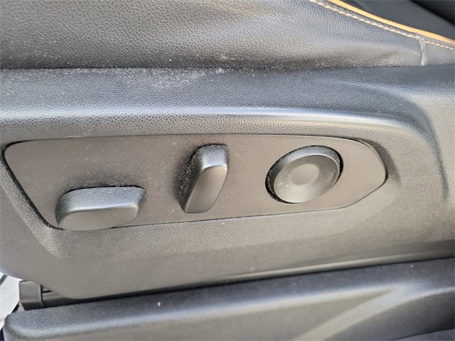 Used 2022 GMC Yukon AT4 w/ Technology Package image 16