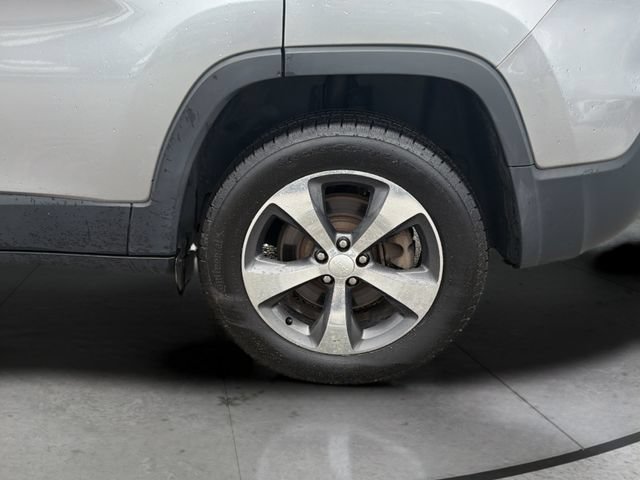 Used 2019 Jeep Cherokee Limited AWD/4WD image 29
