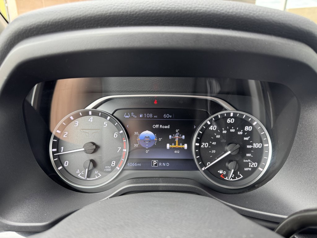 Used 2024 Nissan Titan SV w/ SV Convenience Package image 18