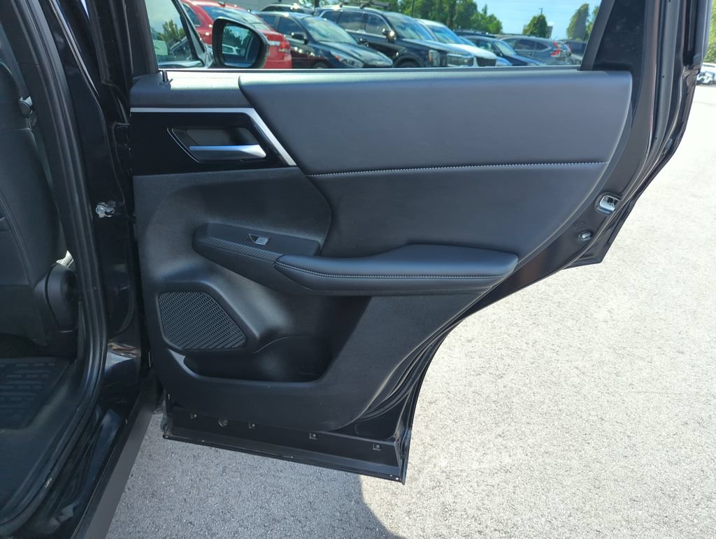 Used 2024 Mitsubishi Outlander SE Black Edition FWD image 30