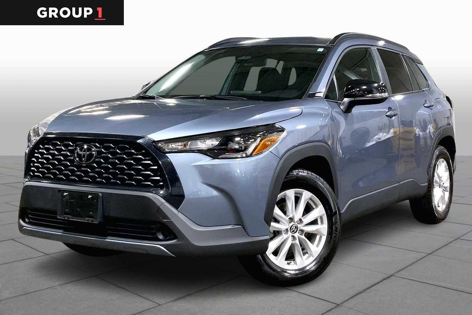 Used 2025 Toyota Corolla Cross LE video 1